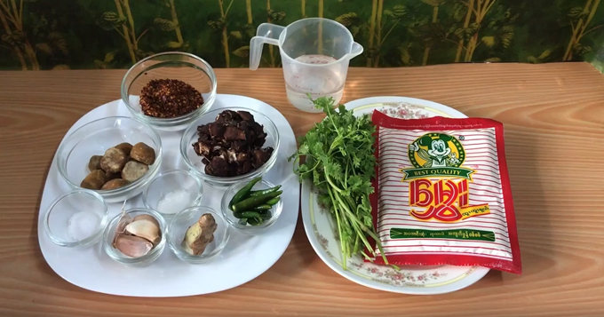 မွှေးဆန်ကျက်မှုန့်ဖြင့် အသားကင်မျိုးစုံကို တို့စားရန်နှင့် သုပ်စားရန်အတွက် အချဉ်ရည်ဖျော်စပ်နည်း